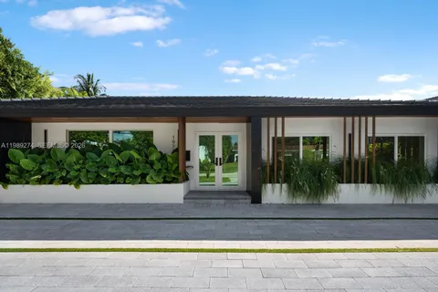 $2,850,000 | 19721 Northeast 23rd Avenue, Miami, FL 33180
