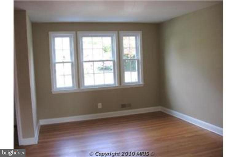 516 Academy Road Catonsville, MD 21228 - Photo 3 of 11 Dining Room