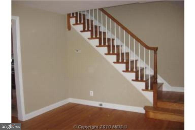 516 Academy Road Catonsville, MD 21228 - Photo 5 of 11 Living Room