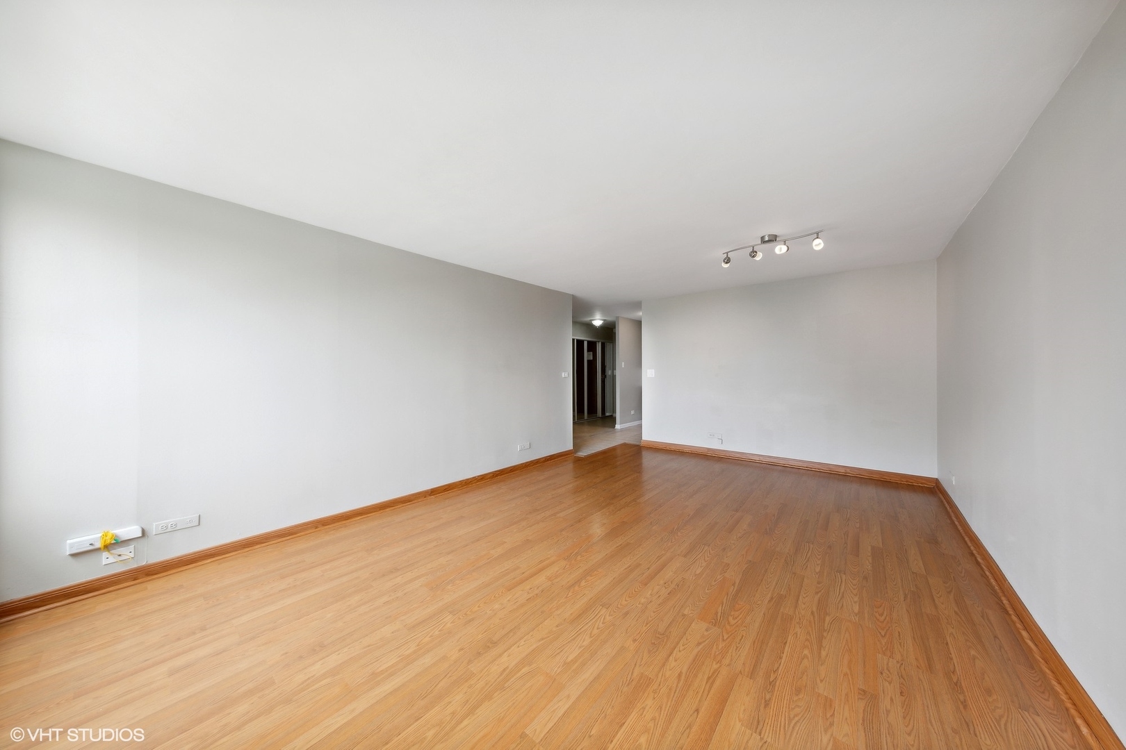 720 West Gordon Terrace, Unit 14F Chicago, IL 60613 - Photo 15 of 17 a view of an empty room and wooden floor