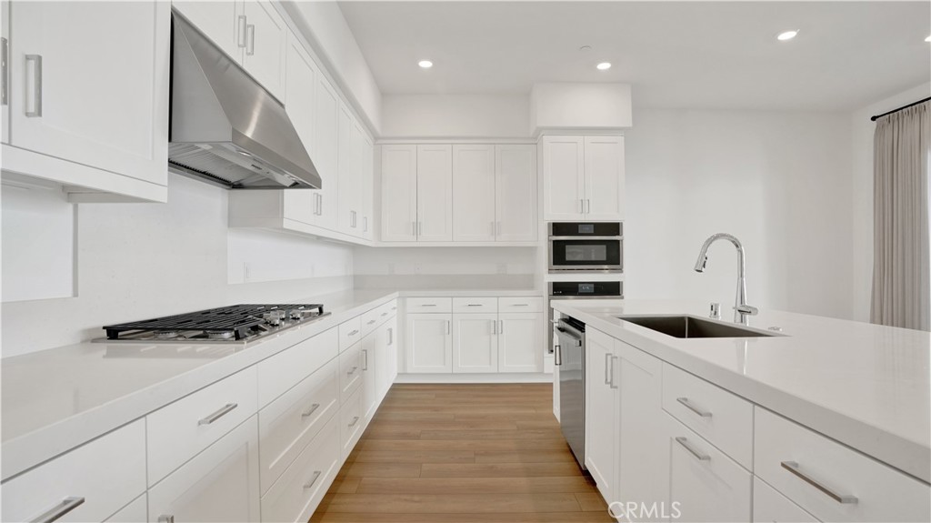 236 Knot Irvine, CA 92618 - Photo 2 of 7