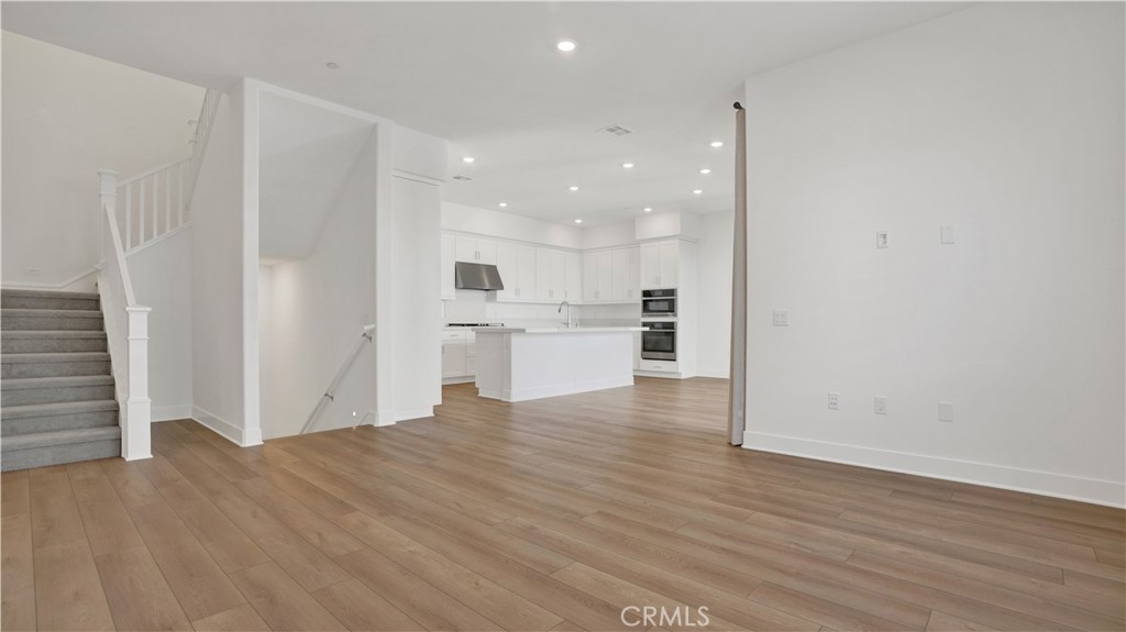 236 Knot Irvine, CA 92618 - Photo 4 of 7