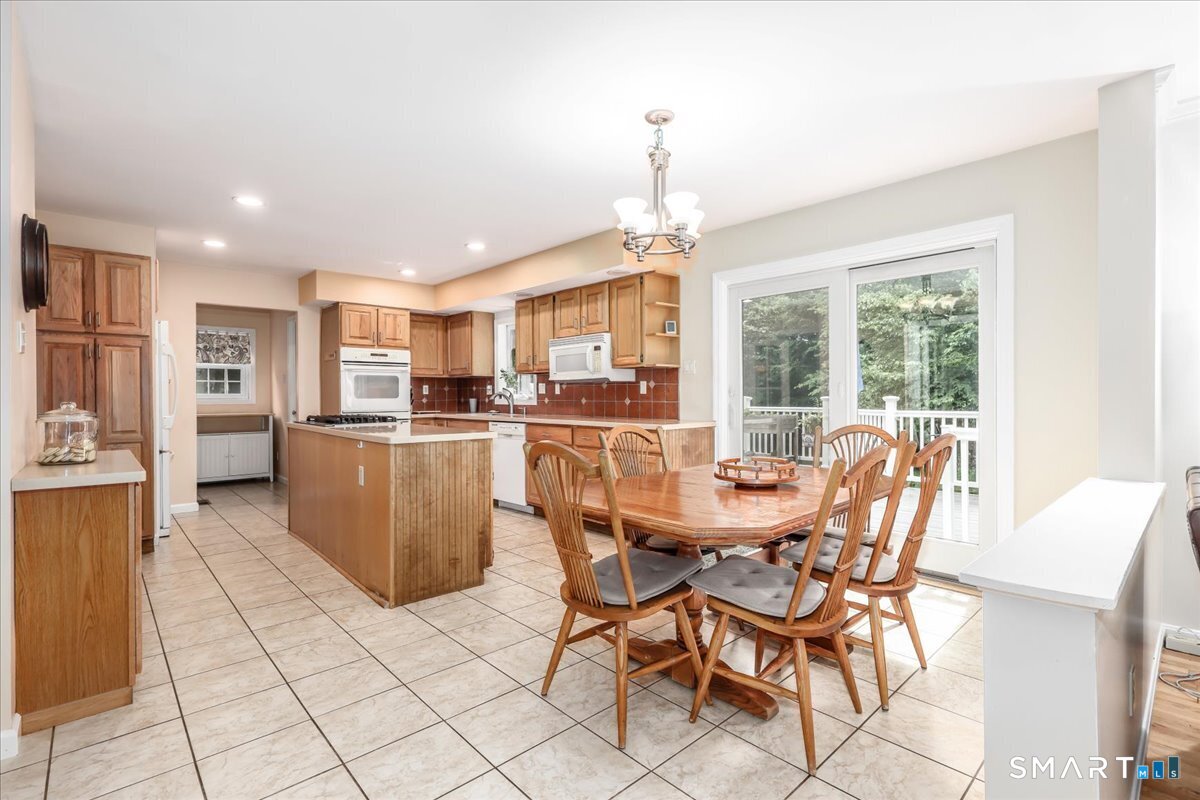 32 Country Way Bethel, CT 06801 - Photo 14 of 40
