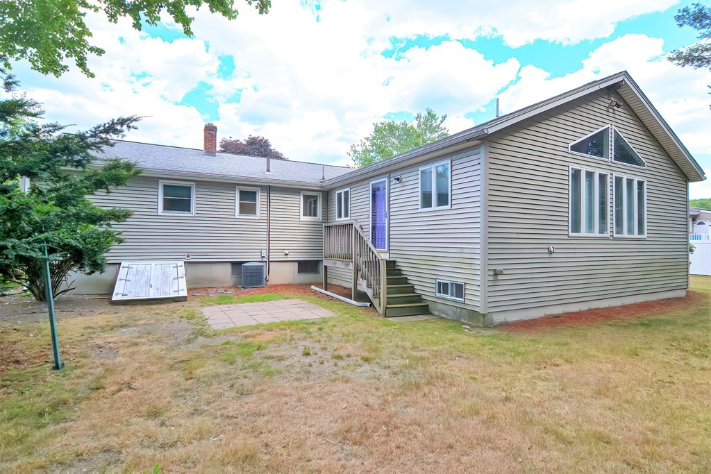 27 Smith Road Randolph, MA 02368 - Photo 3 of 29 Gallery Image 3