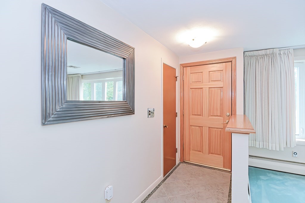 27 Smith Road Randolph, MA 02368 - Photo 4 of 29 Gallery Image 4