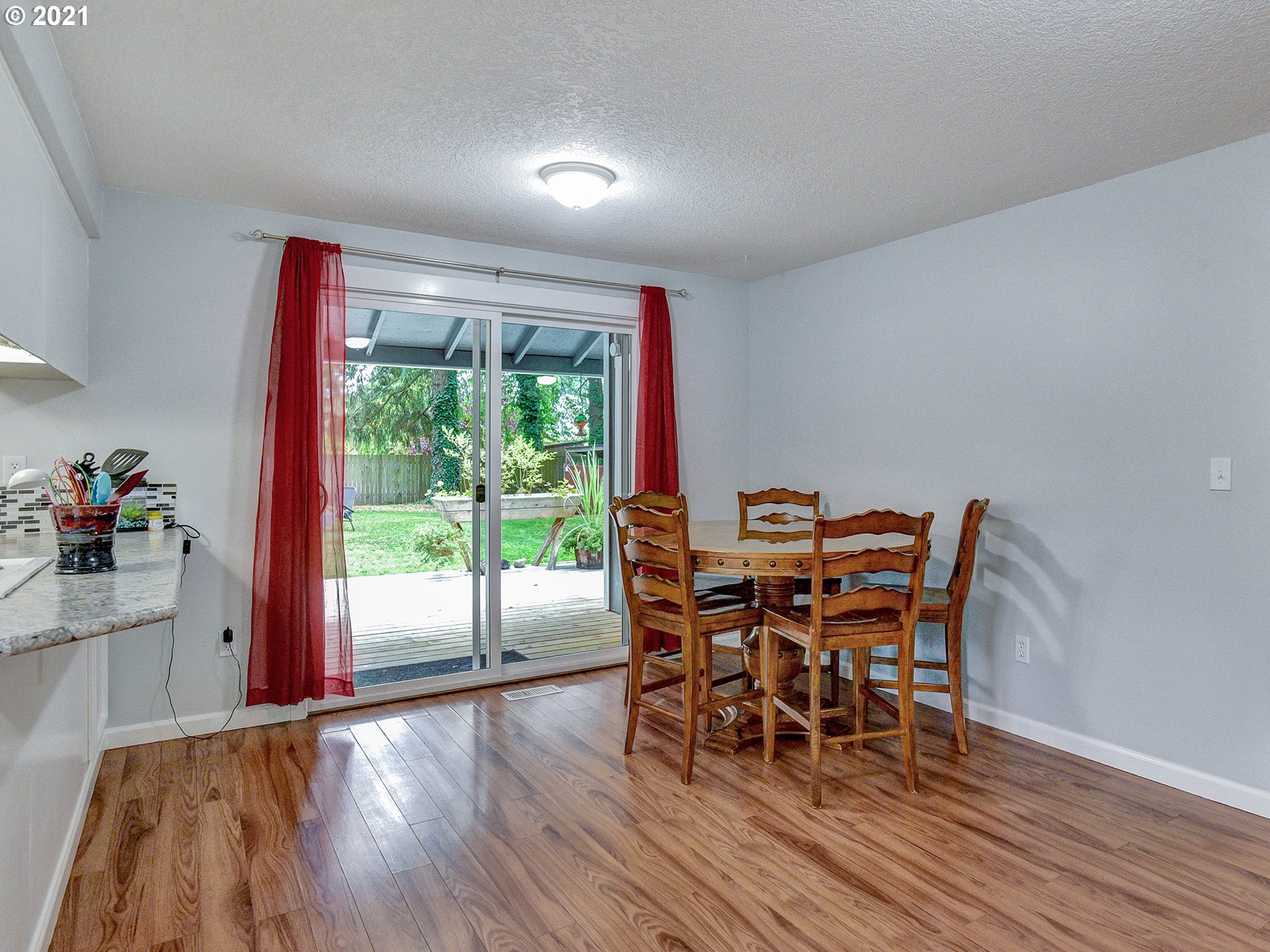 11611 Southeast Reedway Street Portland, OR 97266 - Photo 12 of 29