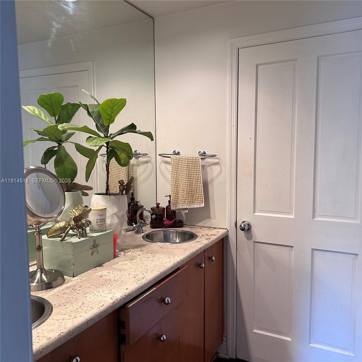 1691 Nethia Drive Miami, FL 33133 - Photo 8 of 14