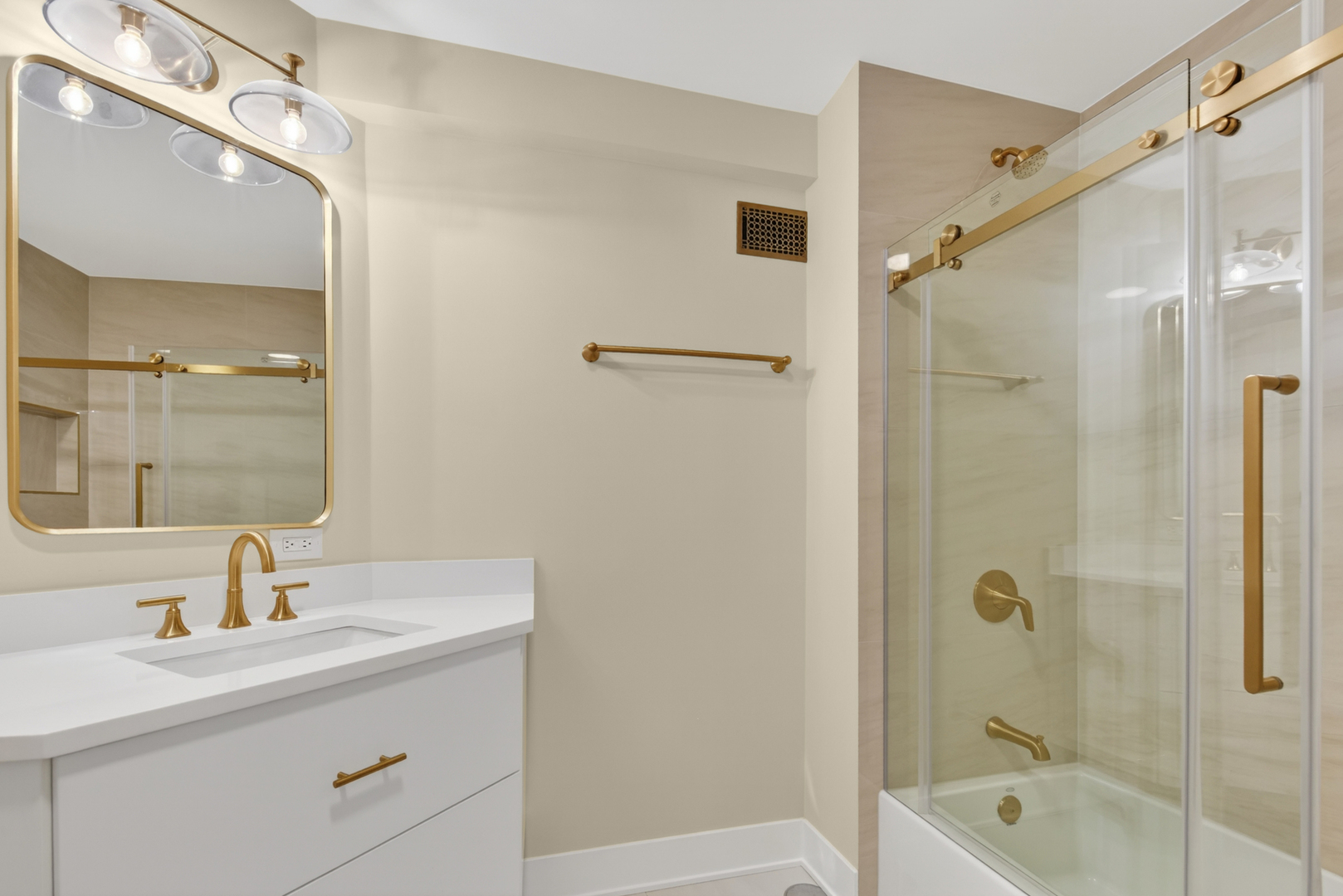 5801 North Sheridan Road, Unit 20D Chicago, IL 60660 - Photo 22 of 34