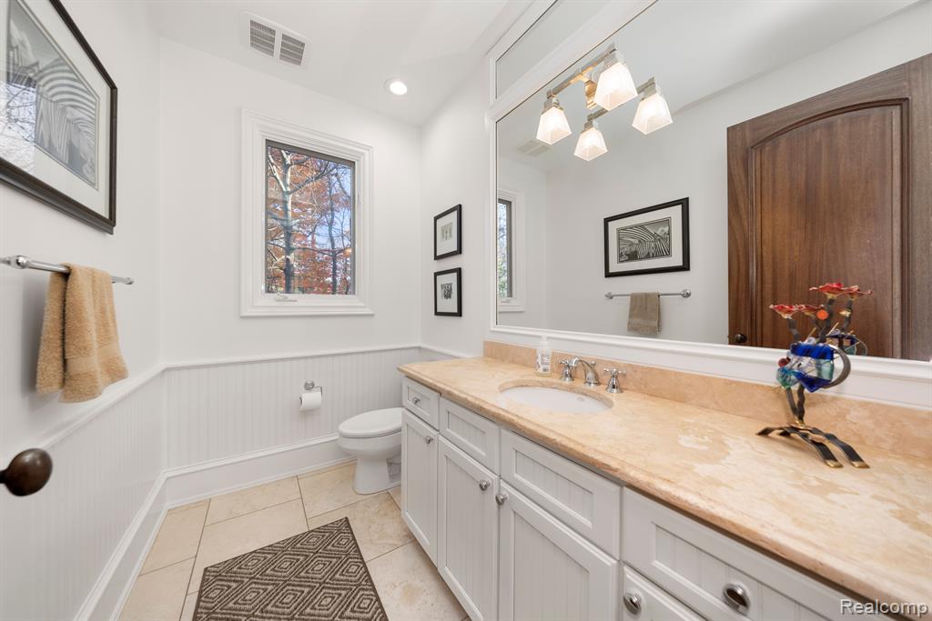 4326 Commerce Road West Bloomfield, MI 48324 - Photo 31 of 75
