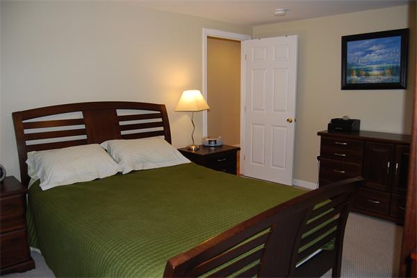 349 Norfolk Street, Unit R Cambridge, MA 02139 - Photo 6 of 11 a bedroom with a bed and dresser