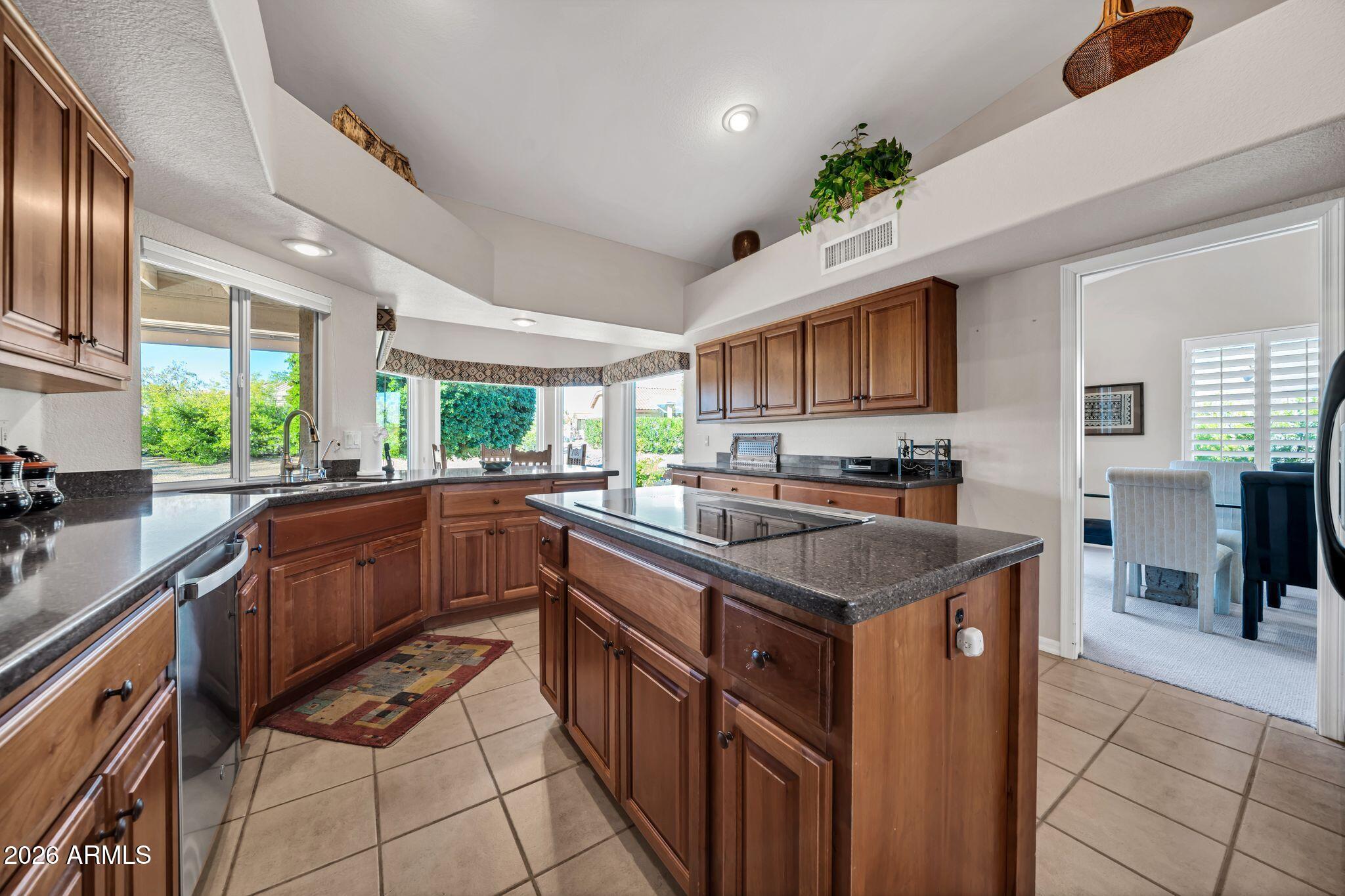 24810 North Vado Court Rio Verde, AZ 85263 - Photo 5 of 42 Kitchen with view of DR