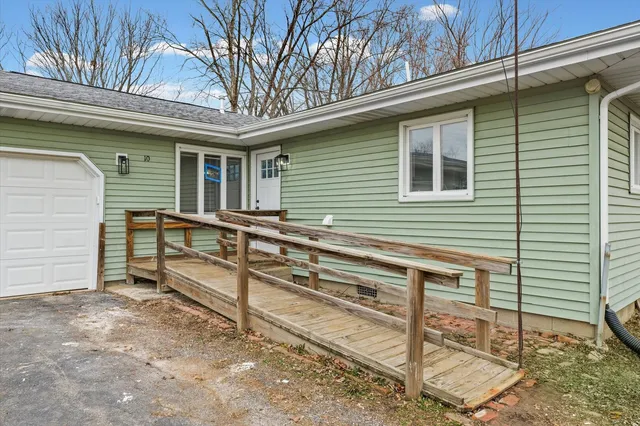 $199,900 | 10 East Locust Street, Ashmore, IL 61912