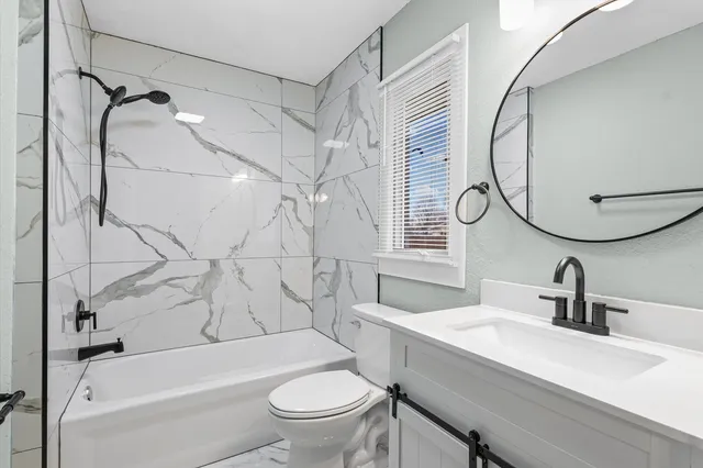 $199,900 | 10 East Locust Street, Ashmore, IL 61912