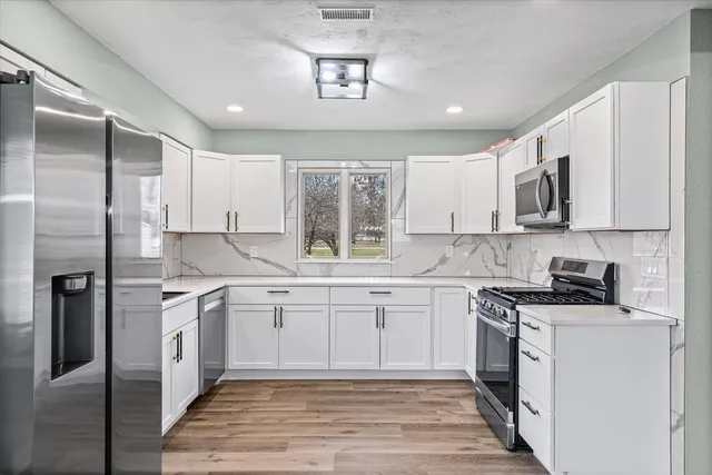 $199,900 | 10 East Locust Street, Ashmore, IL 61912