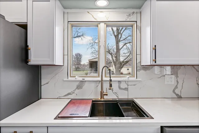 $199,900 | 10 East Locust Street, Ashmore, IL 61912