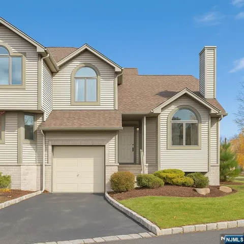 $849,999 | 501 Elm Court, Unit T089, Norwood, NJ 07648