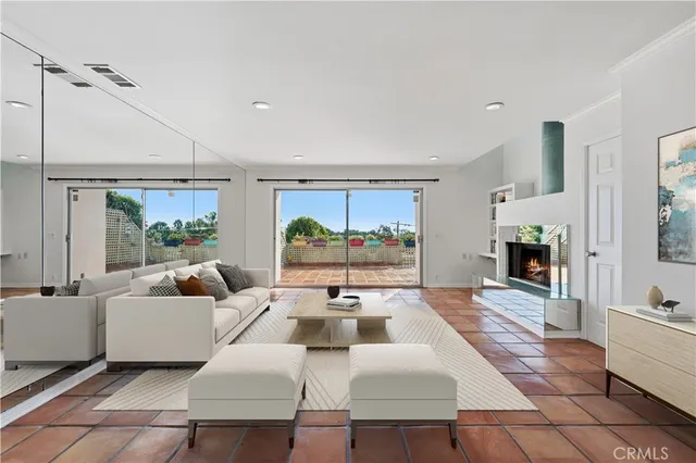 $1,050,000 | 28711 Pacific Coast, Unit 19, Malibu, CA 90265