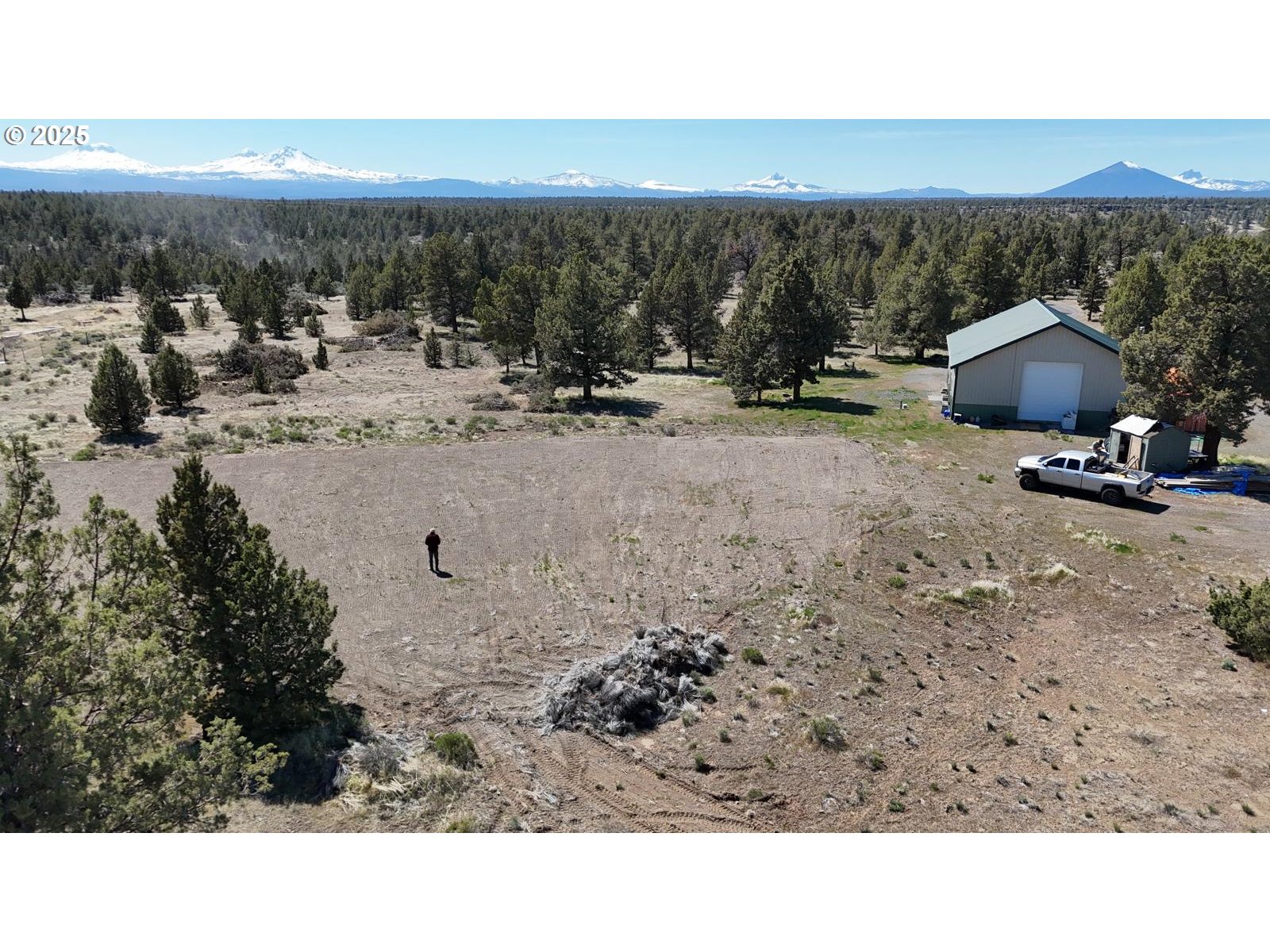 69380 Buckhorn Road Redmond, OR 97756 - Photo 23 of 25 a view of a dry yard with mountain view