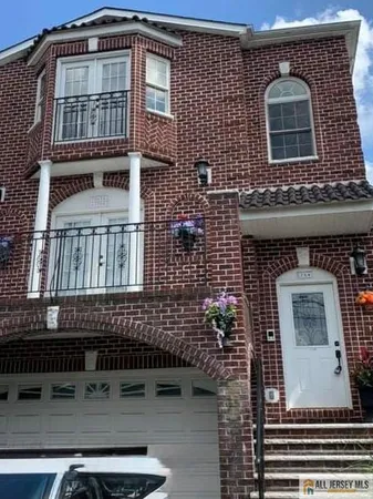 $2,750 | 728 Linden Avenue, Unit 2, Elizabeth, NJ 07202