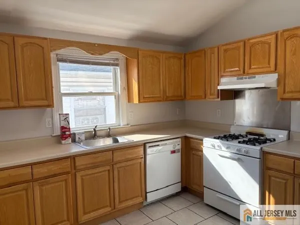$2,750 | 728 Linden Avenue, Unit 2, Elizabeth, NJ 07202