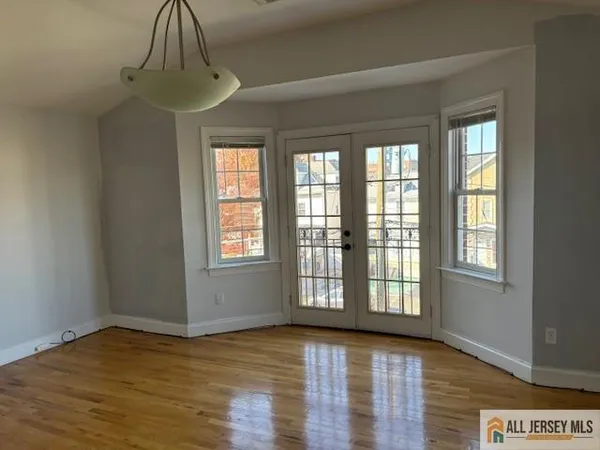 $2,750 | 728 Linden Avenue, Unit 2, Elizabeth, NJ 07202