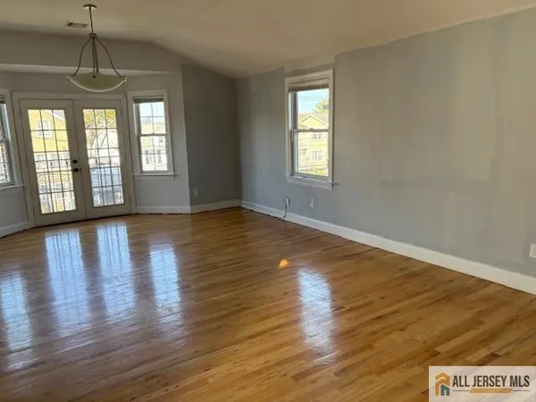 $2,750 | 728 Linden Avenue, Unit 2, Elizabeth, NJ 07202