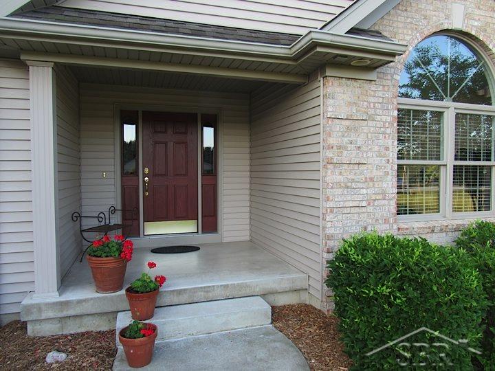 12930 East Birch Run Road Birch Run, MI 48415 - Photo 24 of 44 Entry to front of house