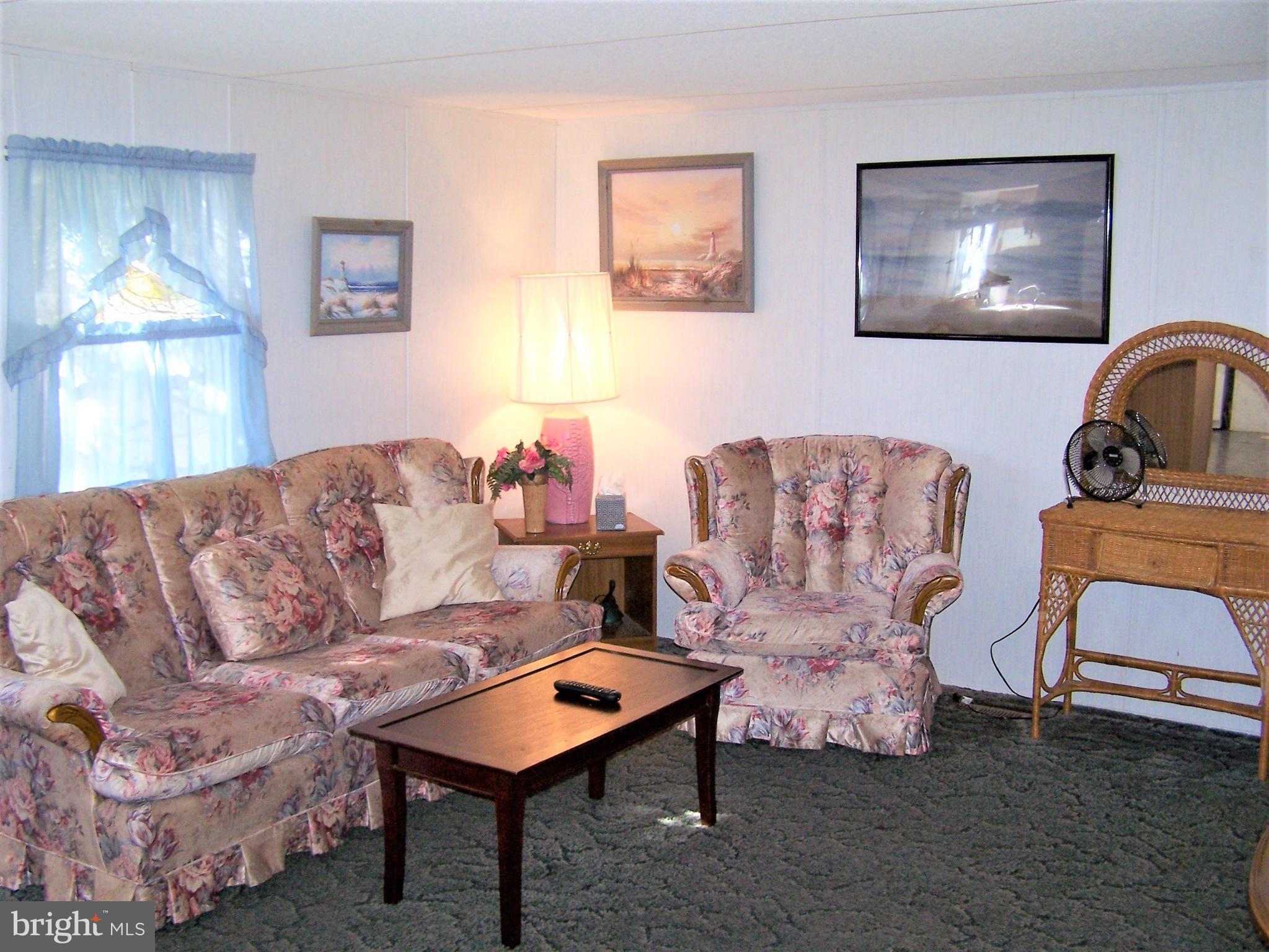 13334 Nantucket Road Ocean City, MD 21842 - Photo 11 of 40 Living Area