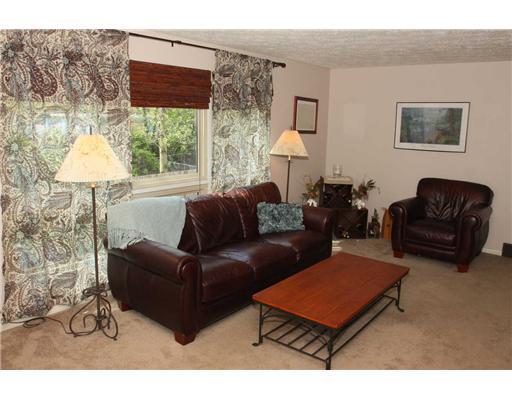 108 North Jamestown Road Coraopolis, PA 15108 - Photo 11 of 18 Living Room. Nice & Bright Living Room