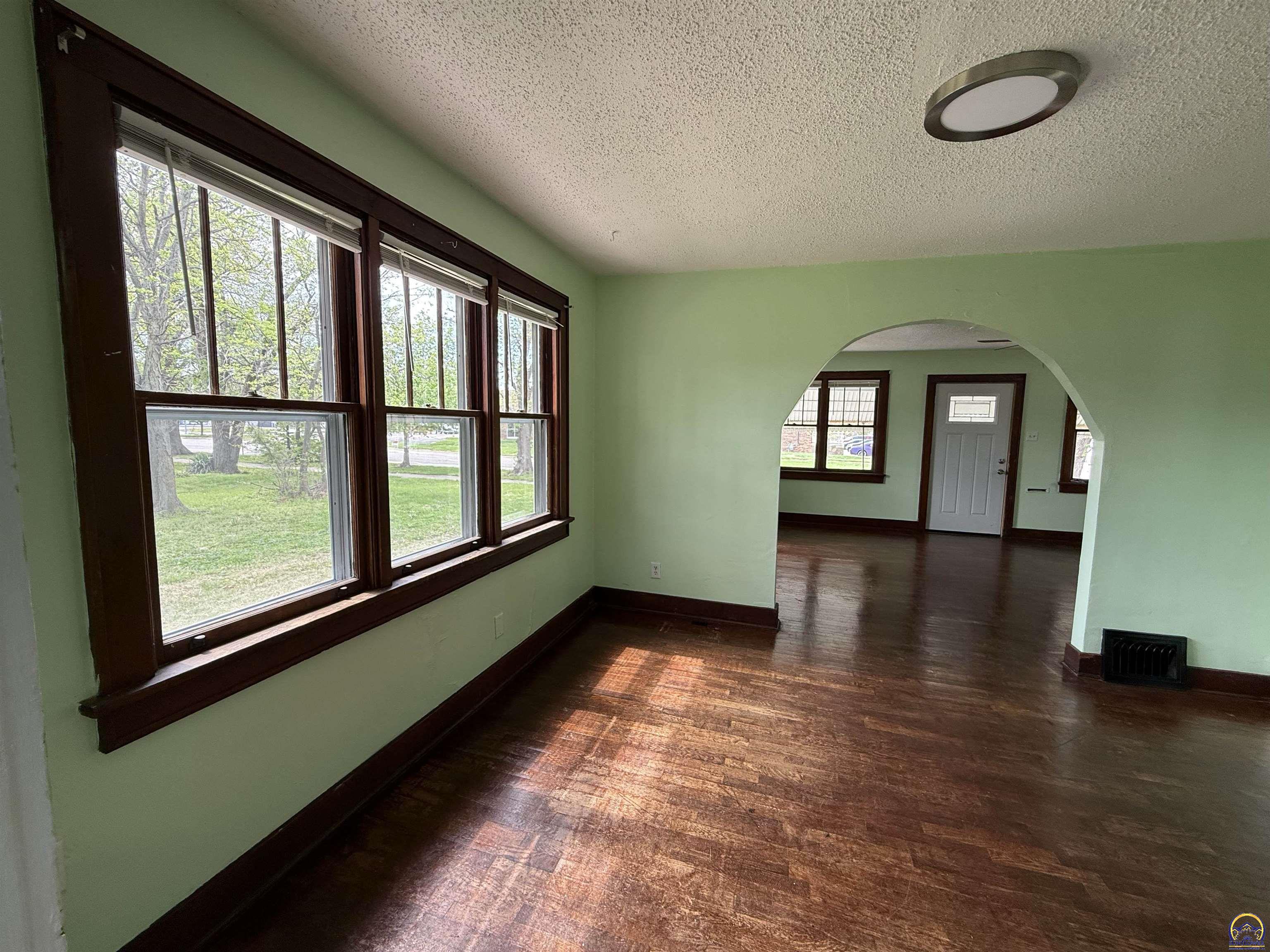 1222 Southwest Lane Street Topeka, KS 66604 - Photo 5 of 23