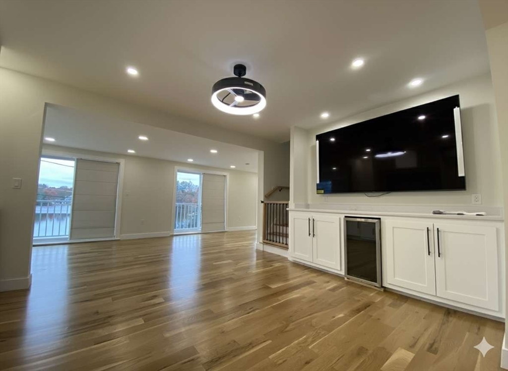 30 Russell Road, Unit 30 Chelmsford, MA 01863 - Photo 5 of 20 a view of a electric appliances in a room