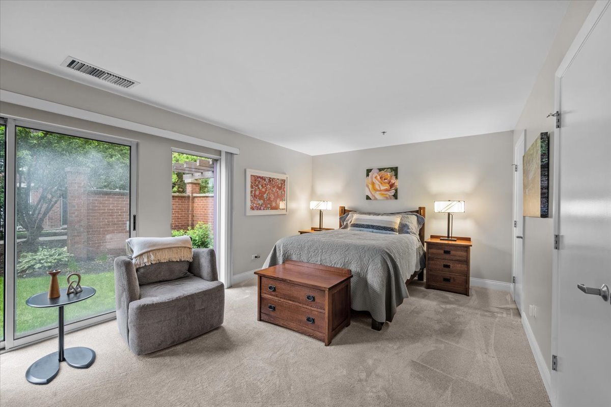 391 Kelburn Road, Unit 114 Deerfield, IL 60015 - Photo 7 of 14 Gallery Image 7
