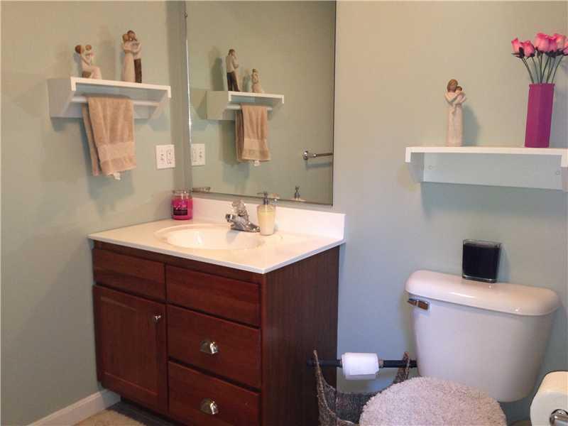 11 North Ridge Road West Gardiner, ME 04345 - Photo 19 of 19 Bathroom.
