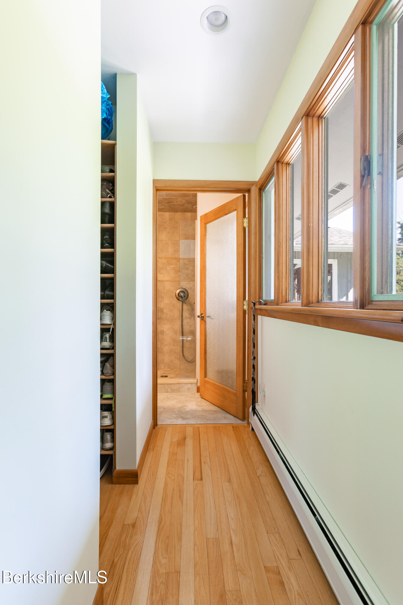 329 Dublin Road Richmond, MA 01201 - Photo 13 of 46 Primary Interior