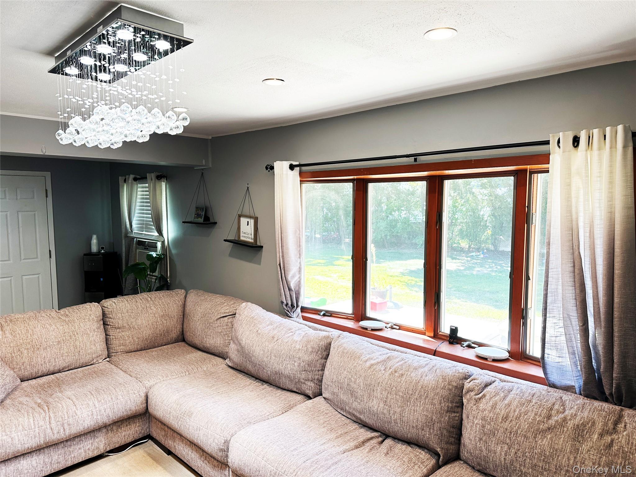 94 Mallard Road Levittown, NY 11756 - Photo 6 of 15