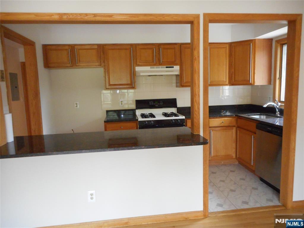 165 River Road, Unit 165 Clifton, NJ 07014 - Photo 4 of 20 Gallery Image 4