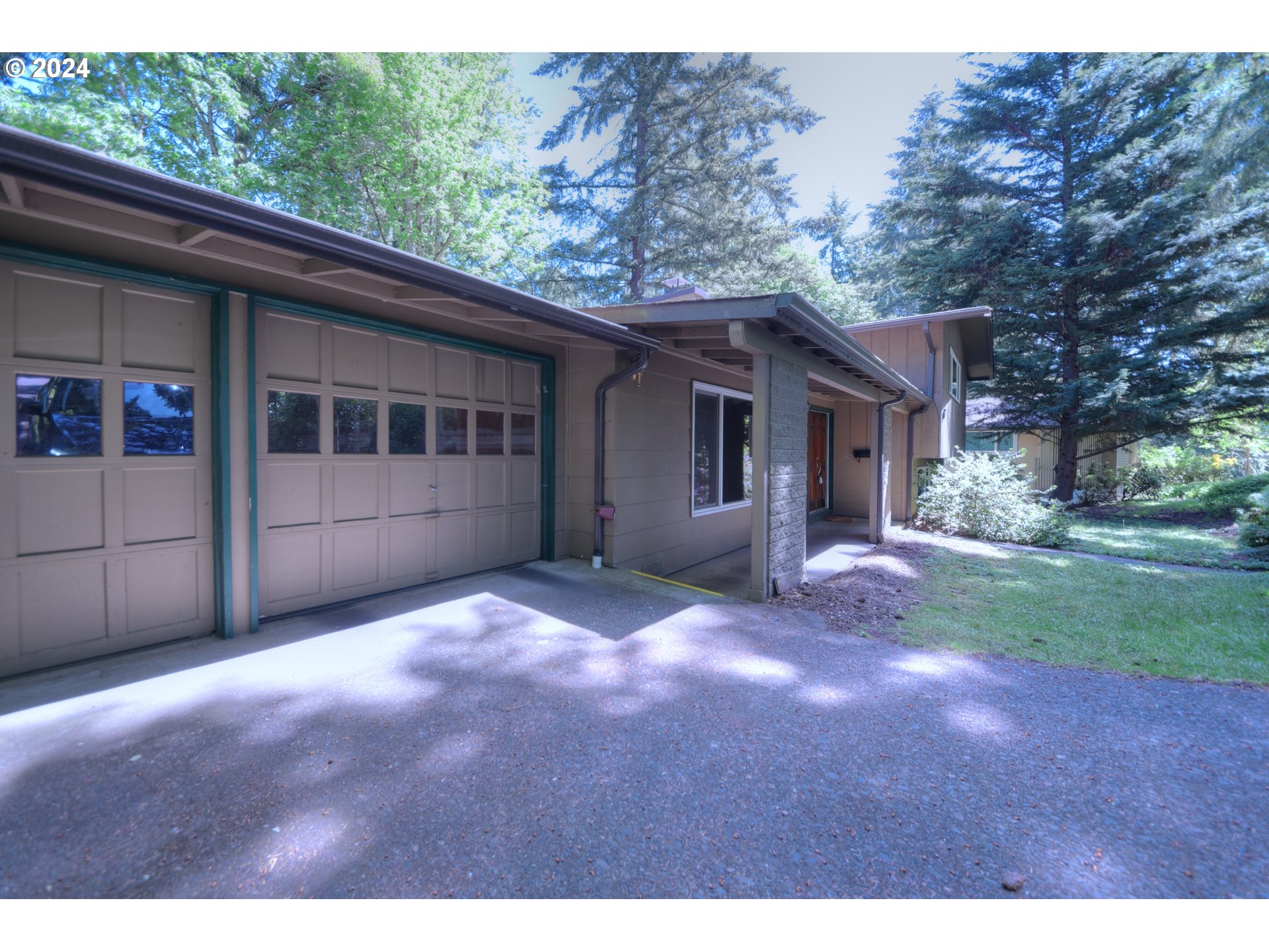 55 Coachman Drive Eugene, OR 97405 - Photo 2 of 32