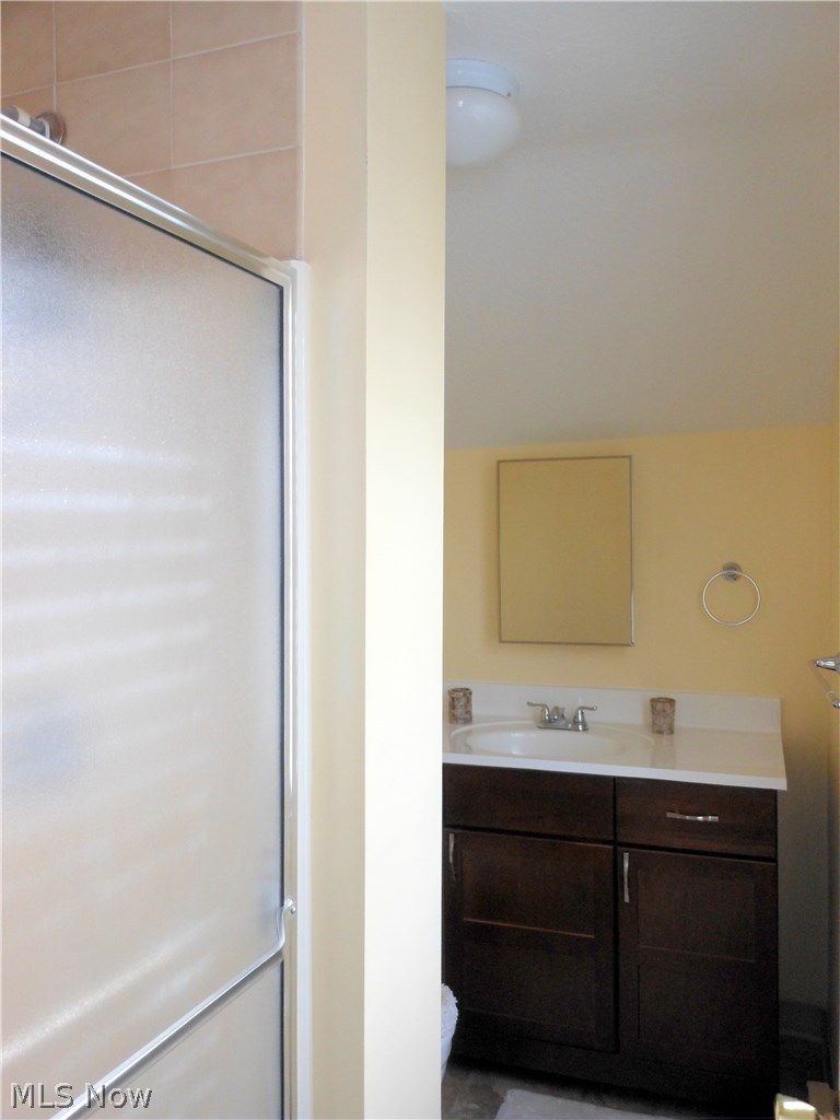 891 Montford Road Cleveland, OH 44121 - Photo 12 of 25 Shower Stall of second floor bath room