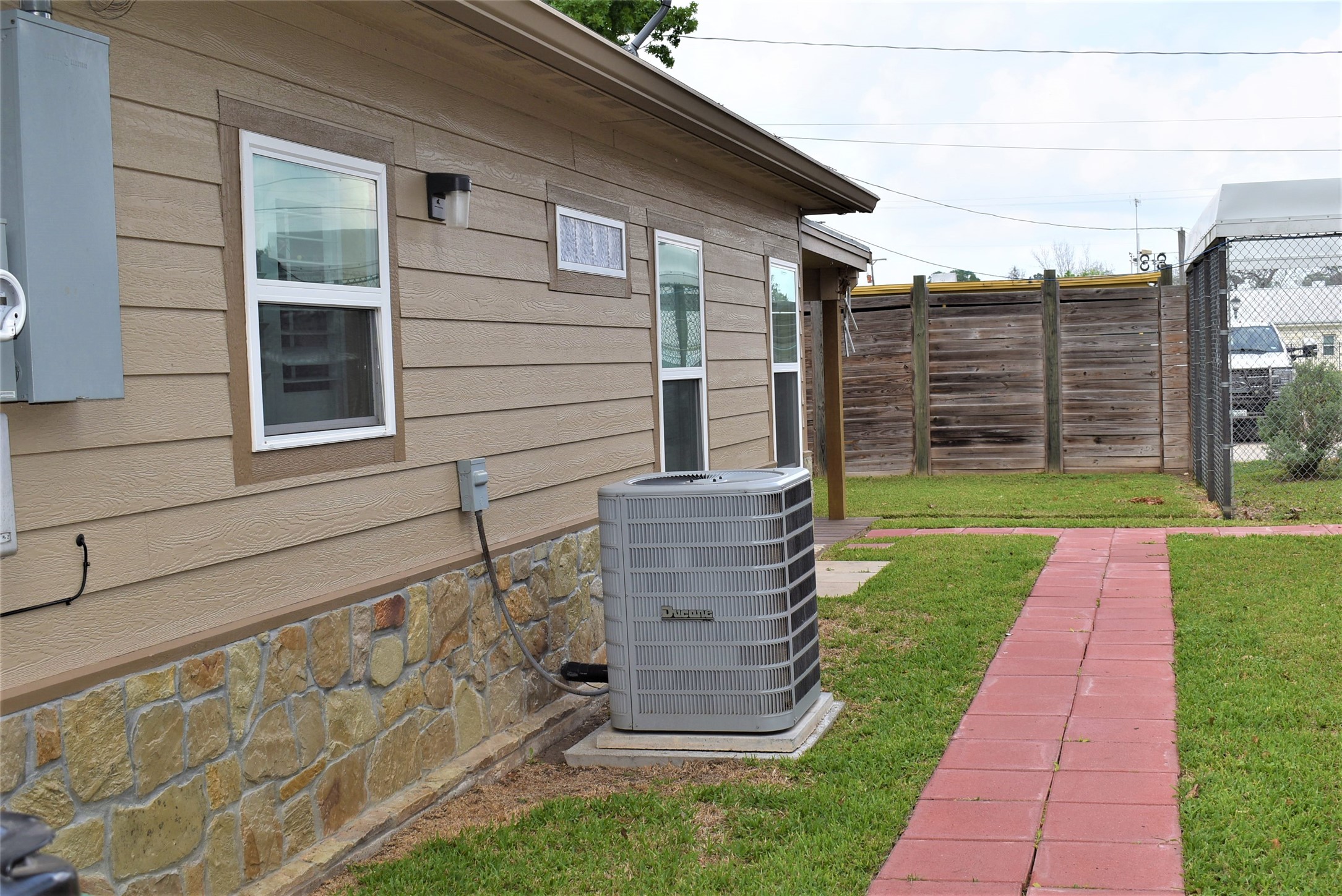 412 Pecan Street Sweeny, TX 77480 - Photo 5 of 32