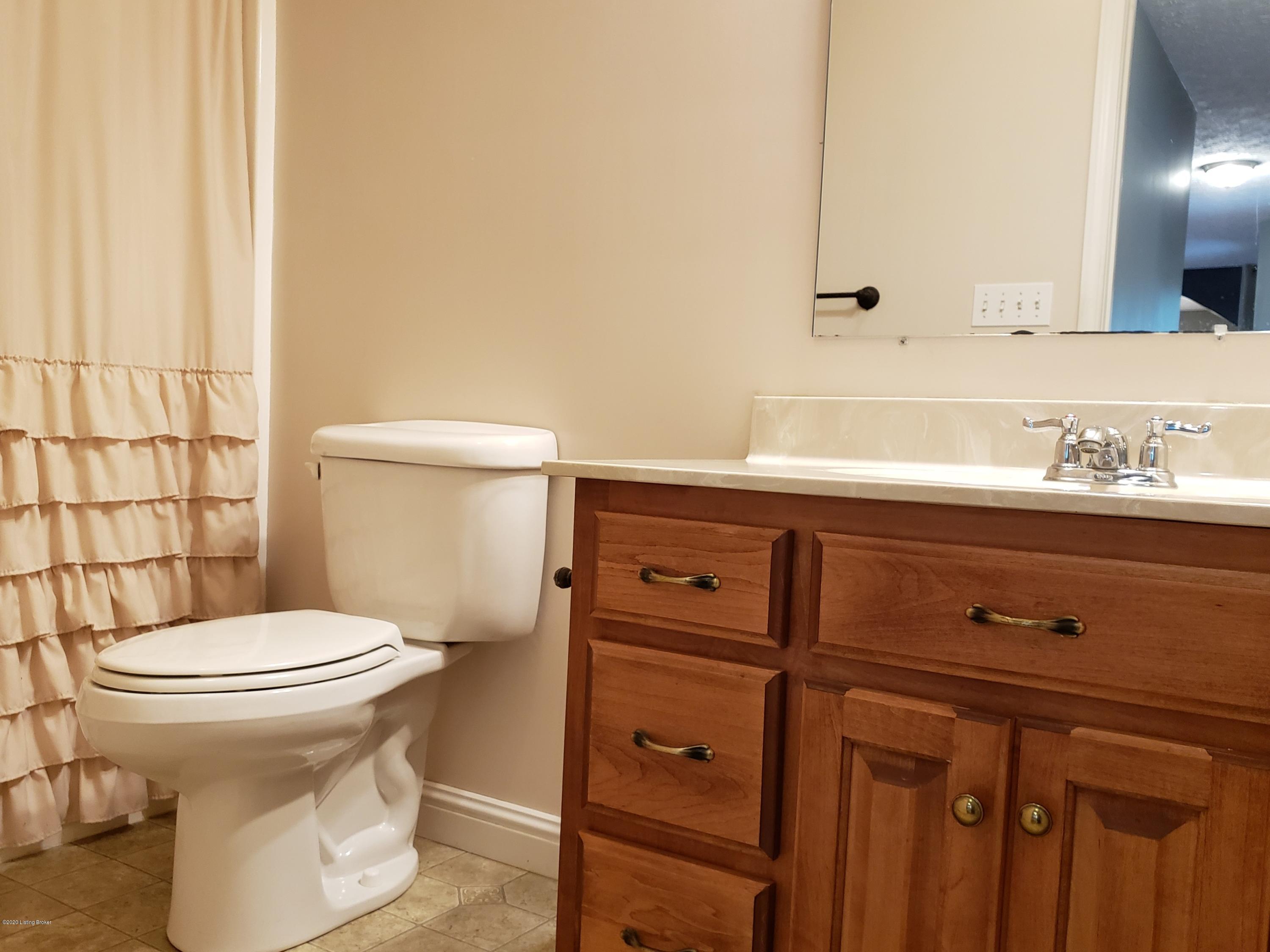 2607 Croake Station Road Springfield, KY 40069 - Photo 14 of 30 2607 HALL BATH 1