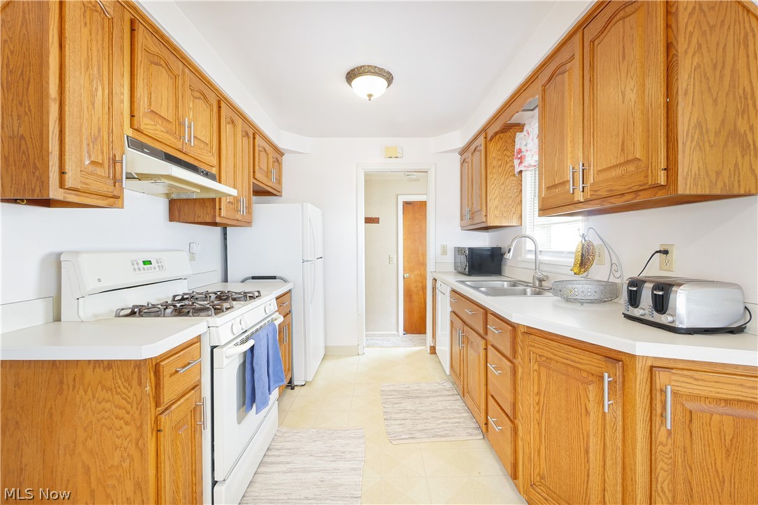 16546 Webster Road Cleveland, OH 44130 - Photo 9 of 30 Gallery Image 9