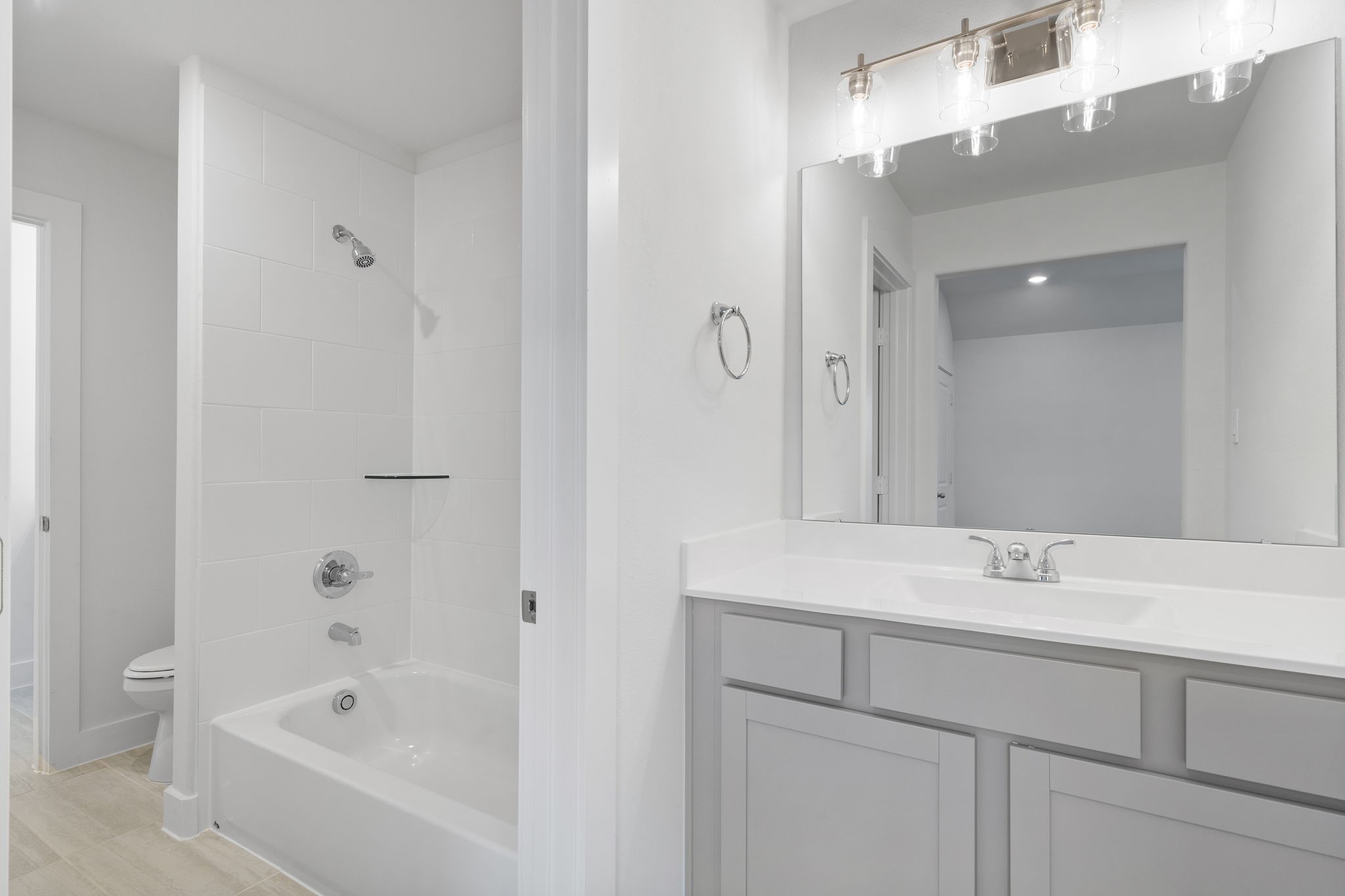 620 Cross Timbers Trace Waller, TX 77484 - Photo 13 of 36 a bathroom with a tub sink and mirror