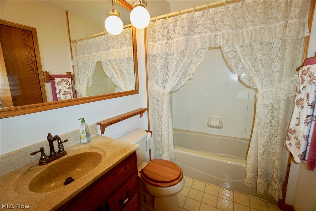 6490 Coleridge Road Painesville, OH 44077 - Photo 22 of 28 Full bath