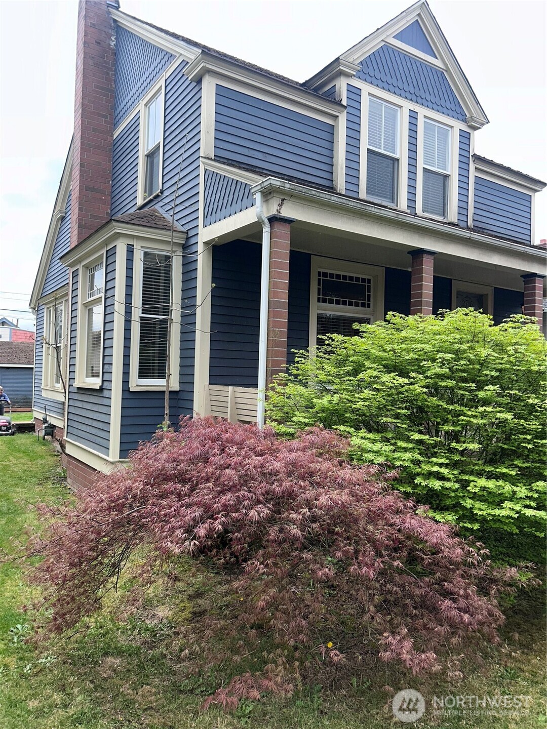 2716 South 14th Street Tacoma, WA 98405 - Photo 25 of 28 a front view of a house with garden