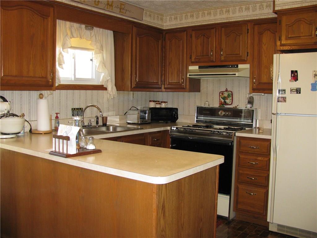 Oak kitchen with appliance package
