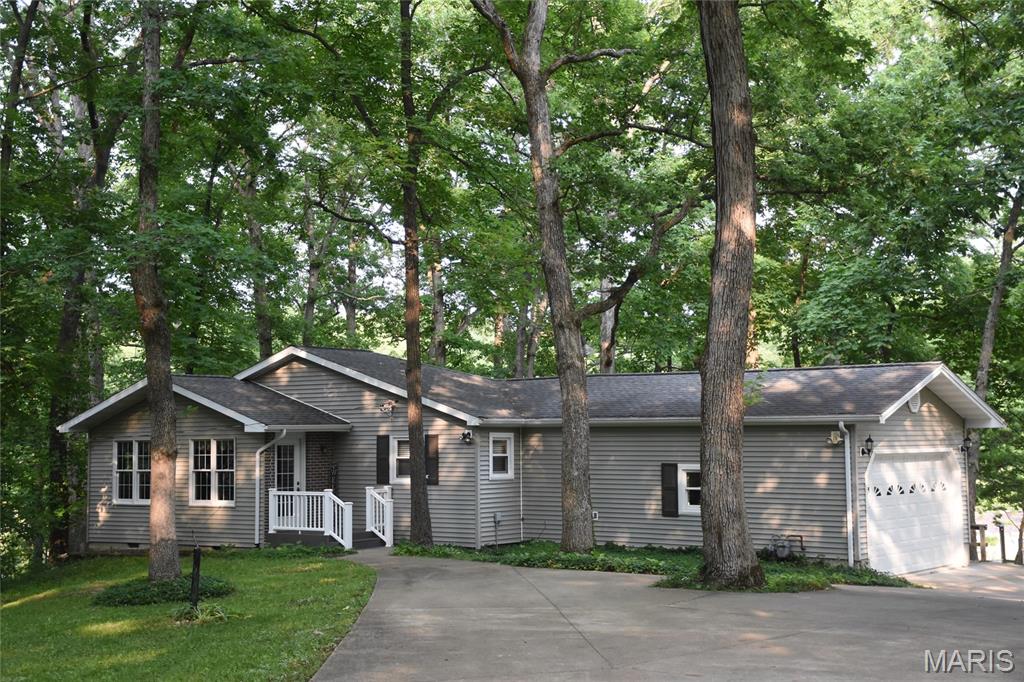 8404 East Twin Oaks Drive Effingham, IL 62401 - Photo 1 of 7