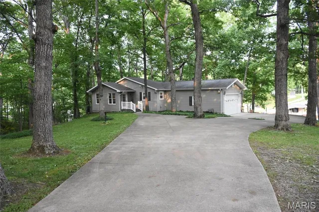 $422,000 | 8404 East Twin Oaks Drive, Effingham, IL 62401