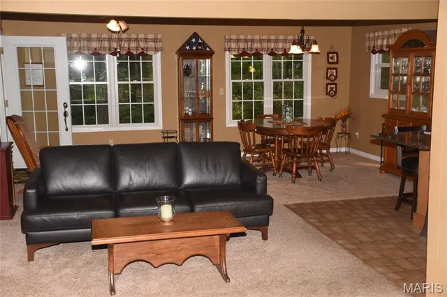 $422,000 | 8404 East Twin Oaks Drive, Effingham, IL 62401