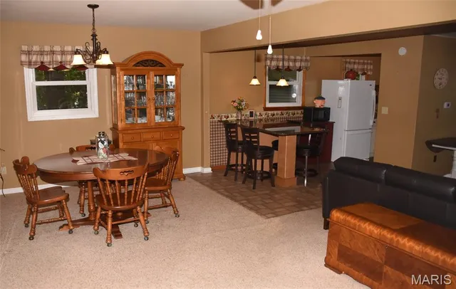 $422,000 | 8404 East Twin Oaks Drive, Effingham, IL 62401