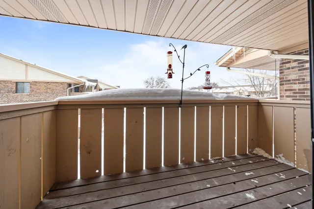 $225,000 | 16 Echo Court, Unit 17, Vernon Hills, IL 60061